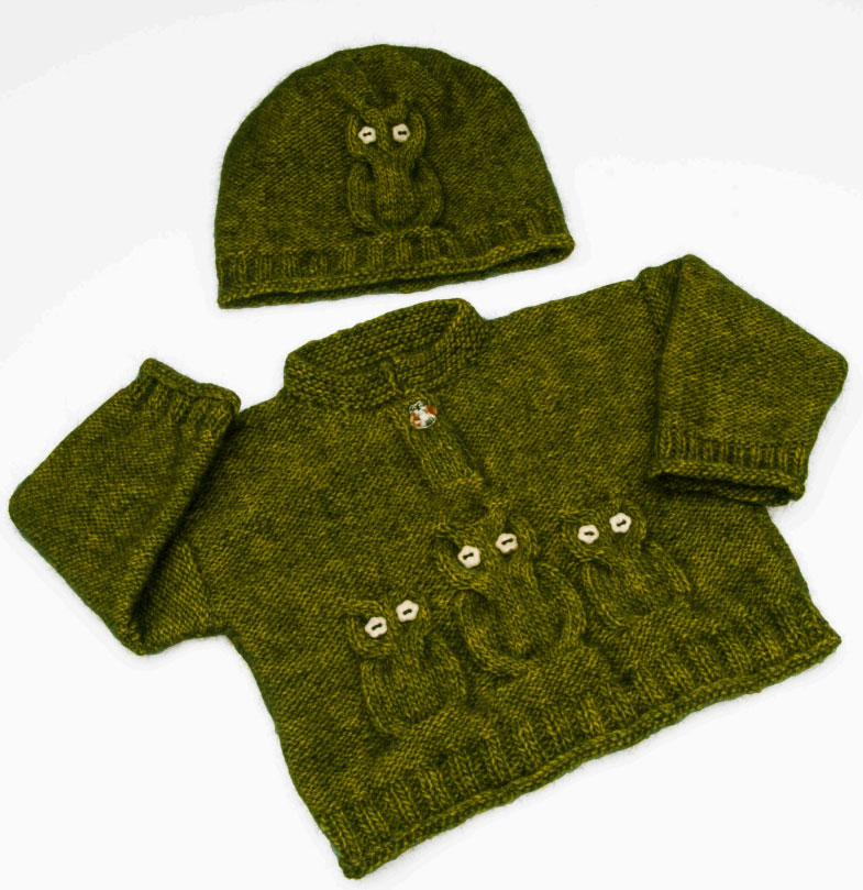 Child’s knitted owl sweater and hat