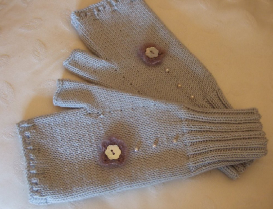 Mikado Ribbon Fingerless Gloves - free knitting pattern from