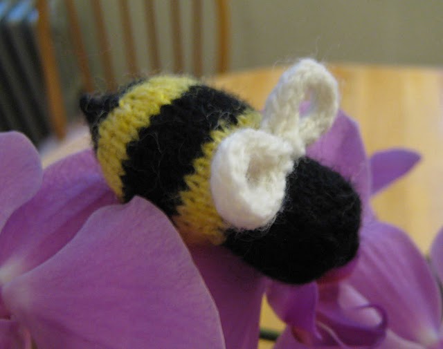 Bzzzzzzz A Knit Bumble Bee!