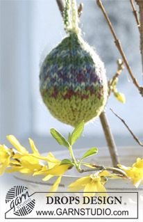 Knitted DROPS Easter Egg