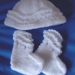 Feather and Fan Hat & Bootee Set