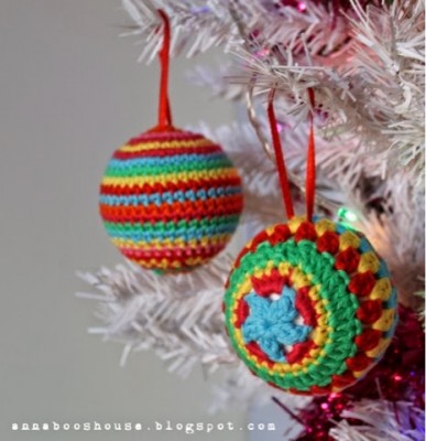 Colorful Christmas Baubles crochet free pattern