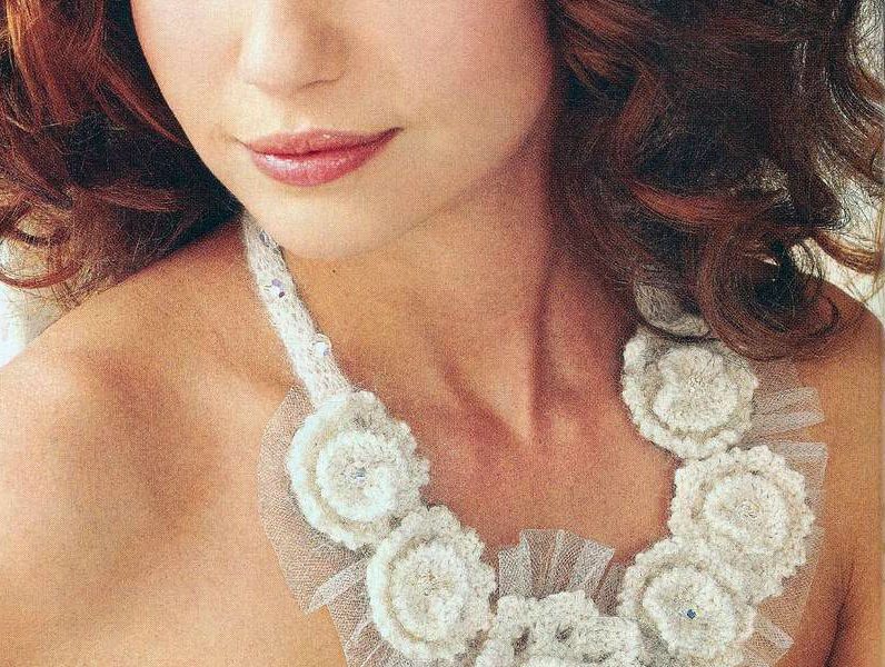 Knitted Flower Necklace