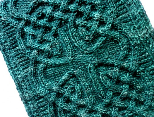 Nennir Celtic Knotwork Cowl Knitting Bee
