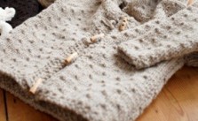 Child’s hooded jacket free knitting pattern