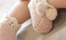 Crochet DROPS slippers pattern for baby