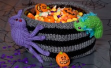 Bug Infested Bowl – Free Halloween Knitting Pattern