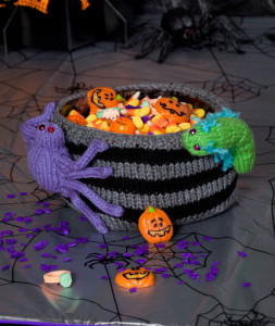 Bug Infested Bowl - Free Halloween Knitting Pattern