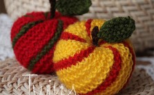 Striped Apple Ornament – Free Knitting Pattern