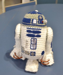 Free Crochet Amigurumi Mini R2D2 Pattern