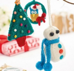 Quick-Knit Christmas Decorations for Snowman & Christmas Tree