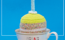 Cupcake with candle free crochet pattern