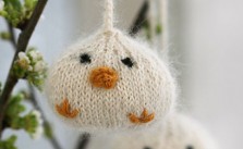 Easter chickens ornaments free knitting pattern