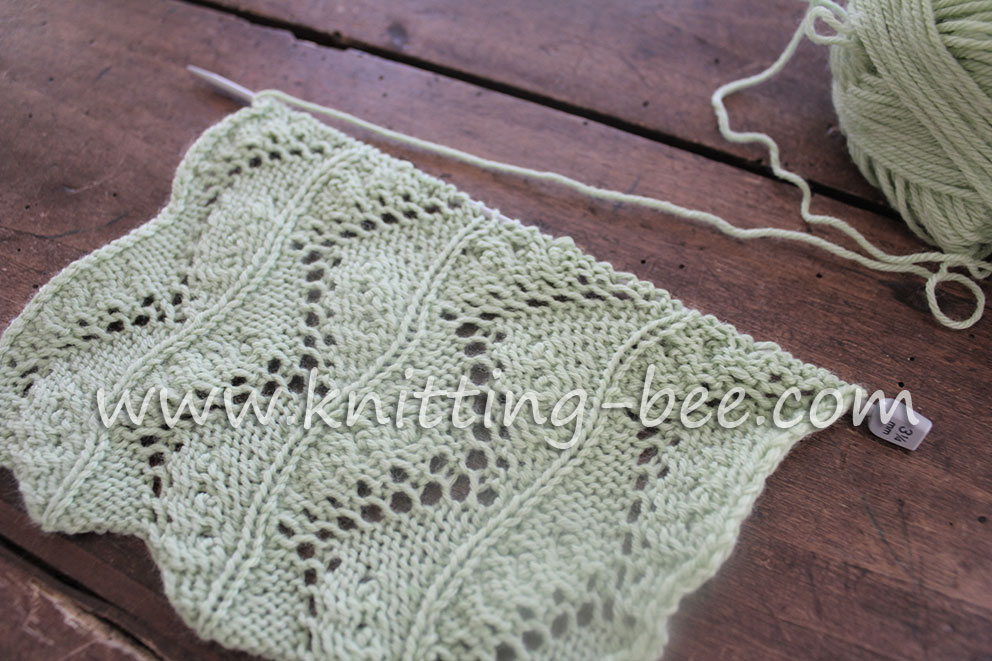 Lace Vertical Zig Zag with Bobbles Free Knitting Stitch by https://www.knitting-bee.com/
