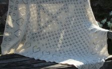 Lace baby blanket with little hearts free knit pattern