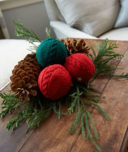 Cabled Holiday Balls Free Knitting Pattern