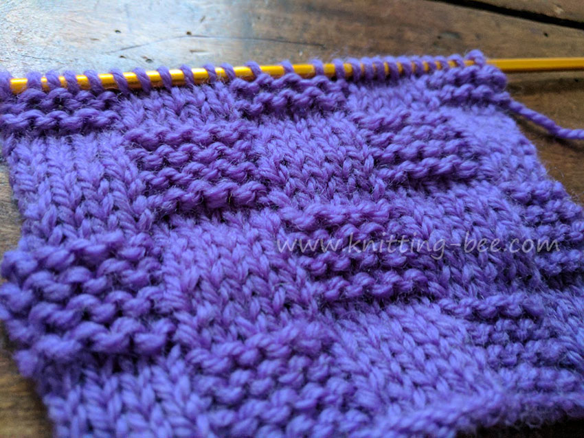 Stockinette & Garter Checks Free Knitting Stitch from Knitting Bee www.knitting-bee.com
