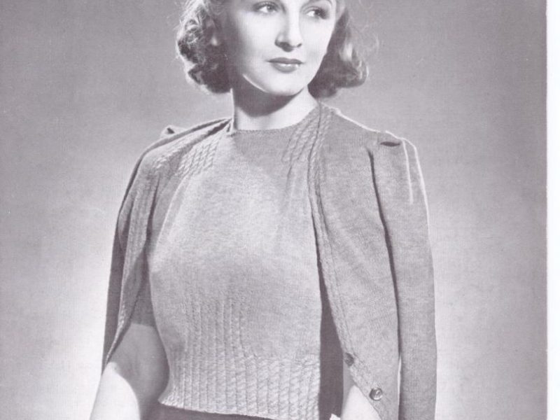 Free Vintage Knitting Pattern WW2 ladies cable twinset