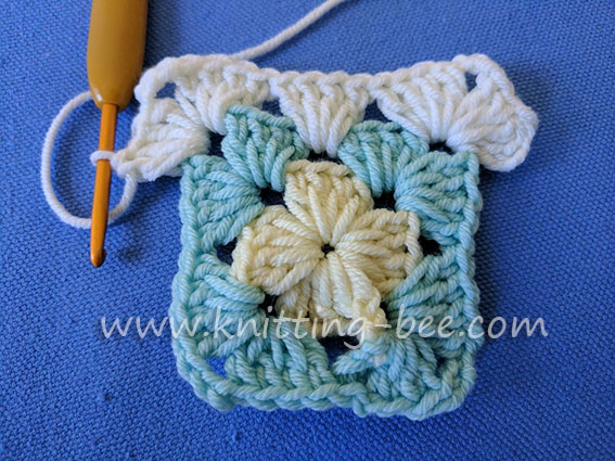 Baby Granny Square Blanket Step by Step Tutorial by www.knitting-bee.com