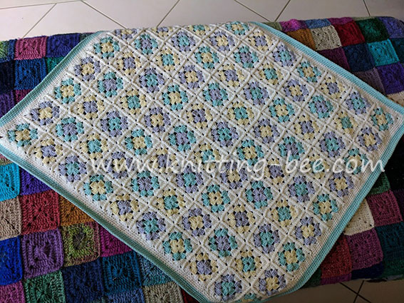 Baby Granny Square Blanket Step by Step Tutorial by www.knitting-bee.com