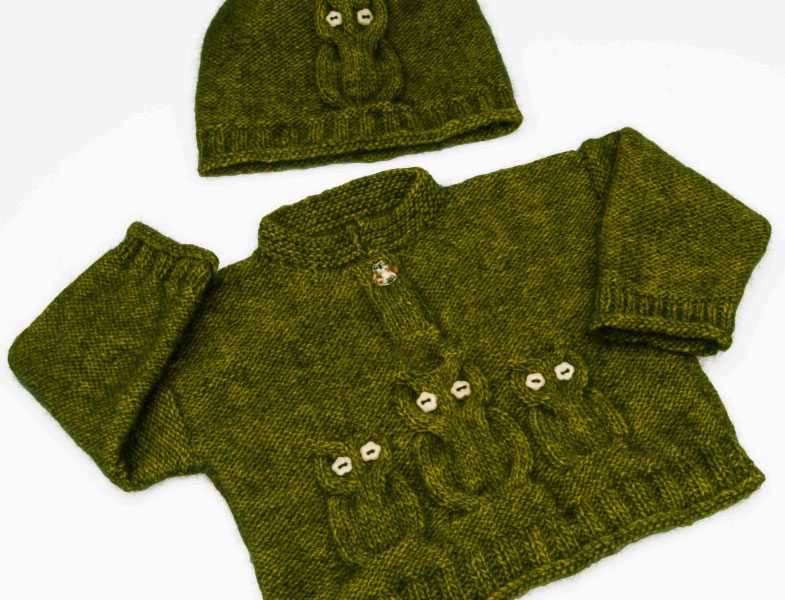 Child’s knitted owl sweater and hat
