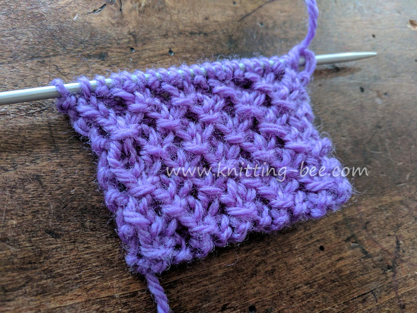 Quilted Stitch - Free Knitting Stitch via www.knitting-bee.com