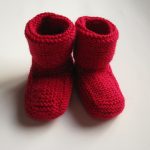 Stay-on baby booties free knitting pattern