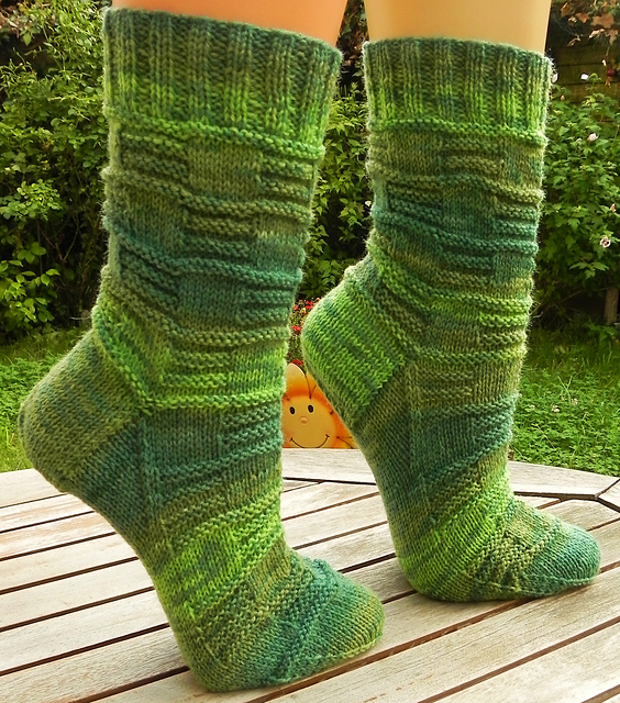 Andrea Free Sock Knitting Pattern