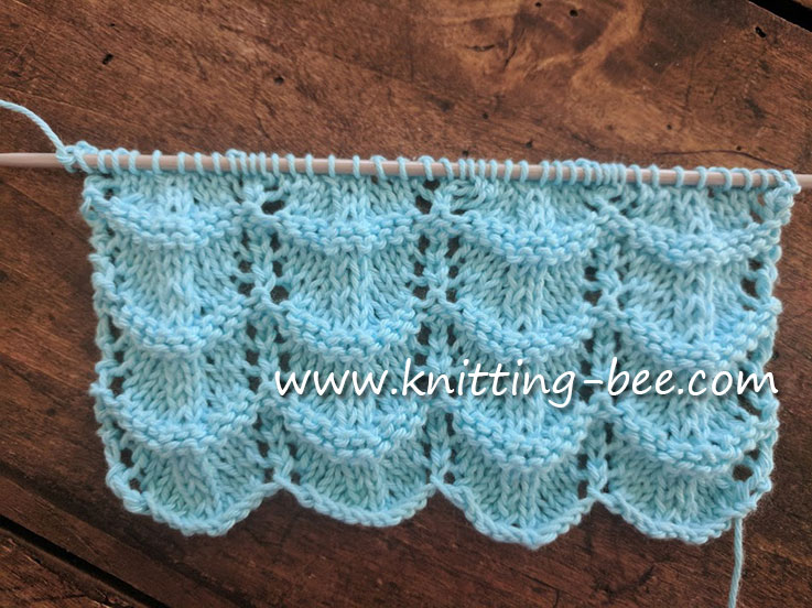 Free Lace Ripple Stitch Knitting Pattern https://www.knitting-bee.com/knitting-stitch-library/feather-and-fan-variations/free-lace-ripple-stitch-knitting-pattern