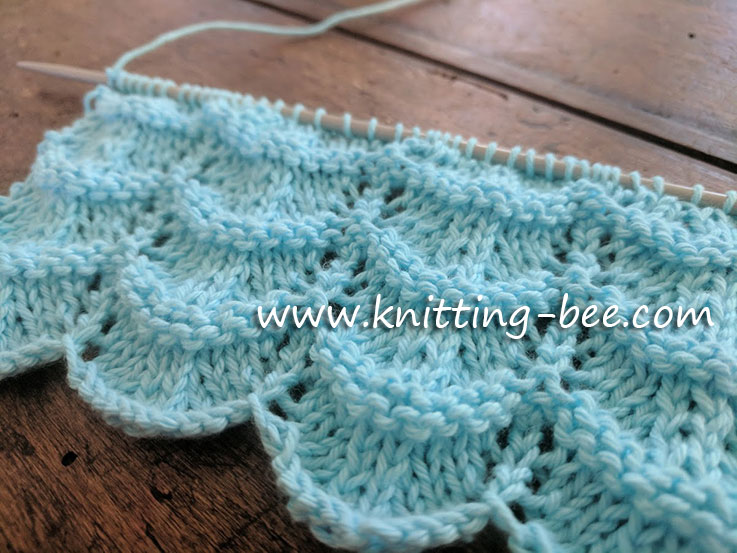 Free Lace Ripple Stitch Knitting Pattern https://www.knitting-bee.com/knitting-stitch-library/feather-and-fan-variations/free-lace-ripple-stitch-knitting-pattern