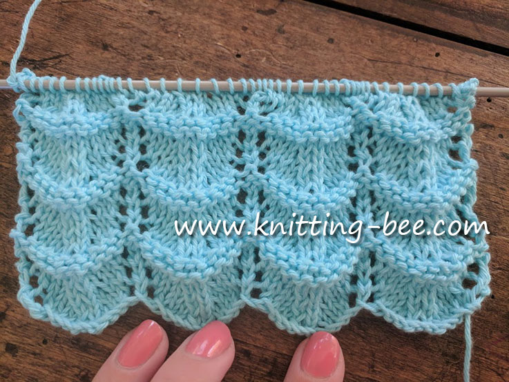 Free Lace Ripple Stitch Knitting Pattern https://www.knitting-bee.com/knitting-stitch-library/feather-and-fan-variations/free-lace-ripple-stitch-knitting-pattern