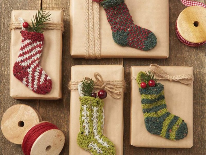 Holiday Socks Free Knitting Pattern Download for Christmas