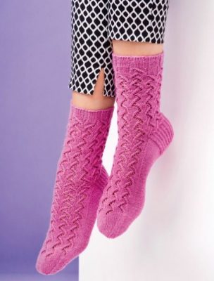 Beginner’s Lace Socks Free Knitting Pattern - Knitting Bee