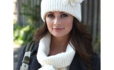 Bernat Cowl and Hat with Pompoms Free Knitting Pattern