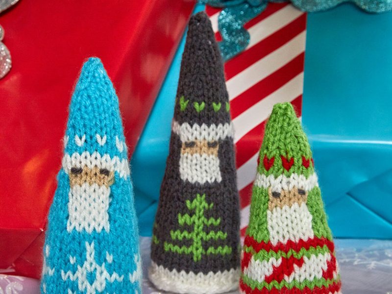 Fair Isle Santas Free Christmas Knitting Pattern