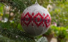 Great Balls of Hallowismas Free Christmas Knitting Pattern