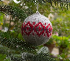 Great Balls of Hallowismas Free Christmas Knitting Pattern