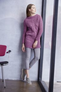Pullover in Cable Pattern Free Knitting