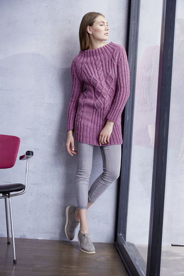 Pullover in Cable Pattern Free Knitting