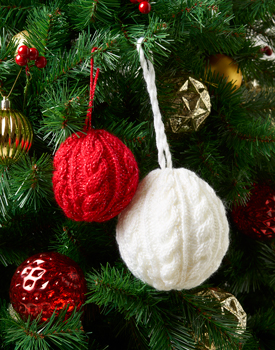 Kringle Sparkle Free Cable Bauble Knitting Pattern