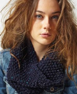 Navy Moss Cowl Free Knitting Pattern