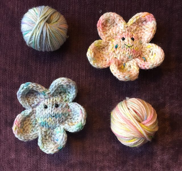 Smiley Flower Free Knitting Pattern