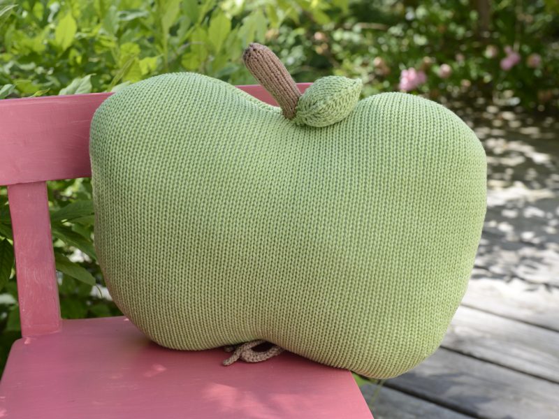 Apple Pillow Free Knitting Pattern