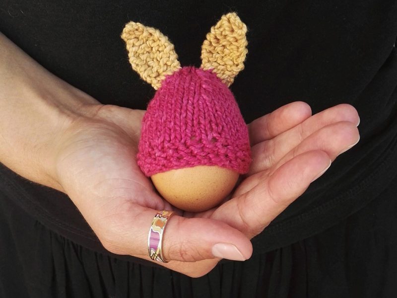 Free Knitting Pattern for a Hop-Along Egg Cozy