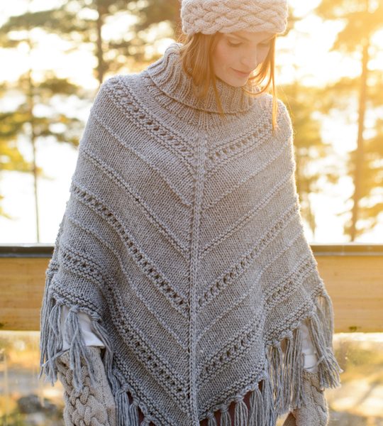 Free Pattern for a Women’s Knitted Poncho