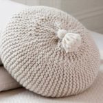 Free Knitting Pattern for a Circular Cushion