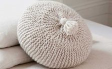 Free Knitting Pattern for a Circular Cushion