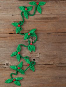 Free Knitting Pattern for a Holly Garland