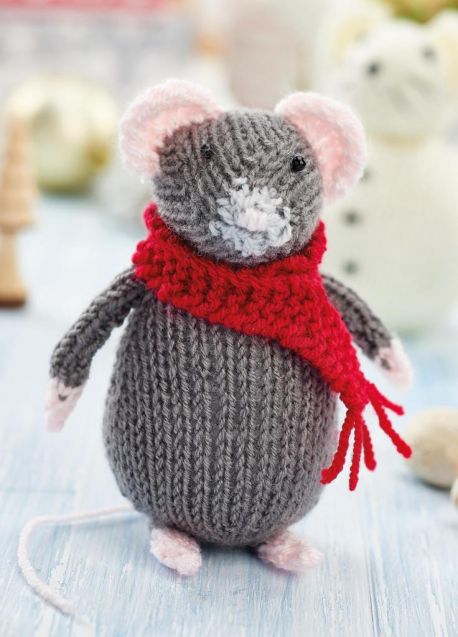 Free Knitting Pattern for a Christmas Mouse and Snow Mouse