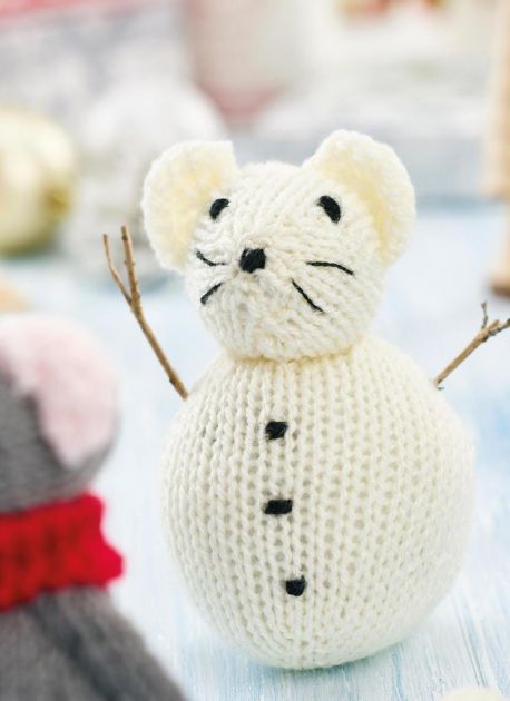 Free Knitting Pattern for a Christmas Mouse and Snow Mouse